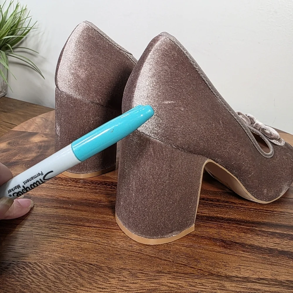Beast Fashion Velvet Block Heel Pumps With Bow Size 8 Taupe